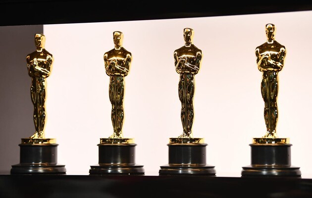 At the Oscars, a minute of silence was expressed in solidarity with Ukraine