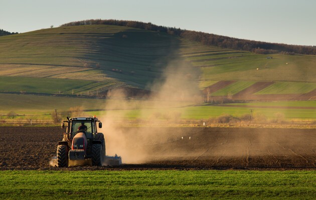 Ukrainian agrarians thwart occupiers' plans: sowing has started in 11 regions, earlier than last year