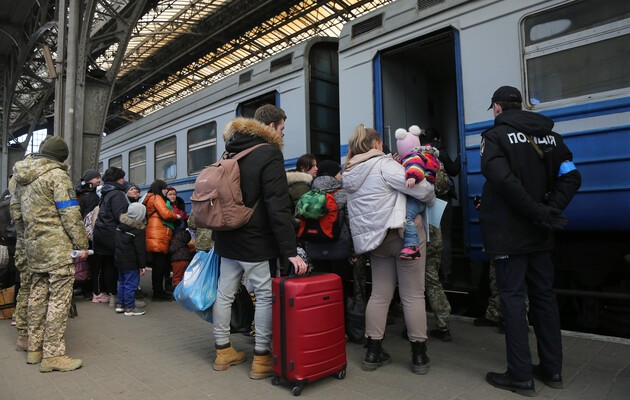 Ukrainian refugees are not labor migrants. How do they find a job abroad?
