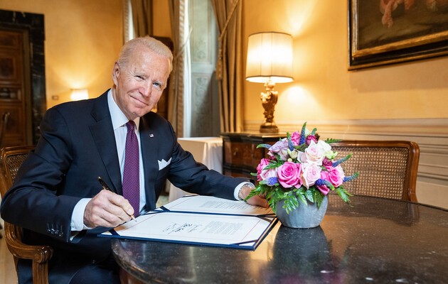 Biden's rating has fallen to a record high: Americans are worried about the nuclear threat