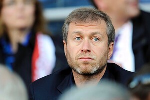 Australia has imposed sanctions on the oligarch-negotiator Abramovich