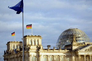 The German parliament has approved the provision of heavy weapons to Ukraine