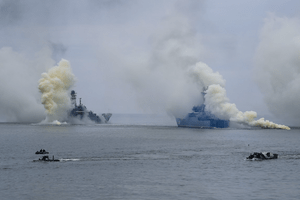 Russian ships in the Black Sea paint overboard numbers