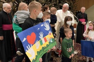 The Pope kissed the flag of Ukraine and condemned the massacre in Bucha