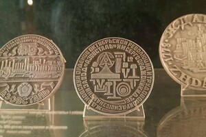 The Russian military has removed a unique collection from the Mariupol Museum of Medallion Art