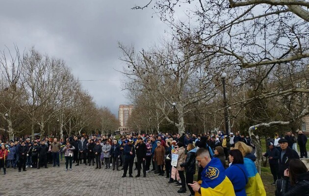 Kherson residents have already held a traditional rally against the occupation