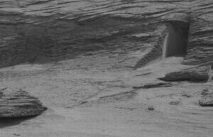 “Doors to the Underground Temple” Found in Photos of Mars