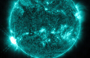 A powerful flare on the Sun has caused problems with radio communications on Earth