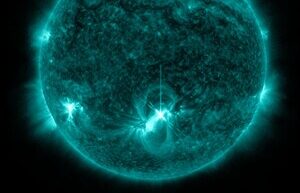 The Solar Dynamics Observatory took a picture of a powerful flare in the Sun.