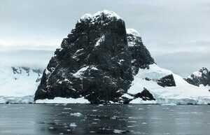 The sky over Antarctica turned a strange color: what was the reason