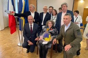 Lina Kostenko was awarded the Order of the Legion of Honor