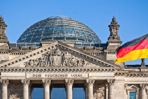 The German Bundestag is calling for more weapons to be given to Ukraine and quickly