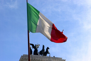 Early parliamentary elections began in Italy