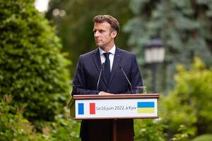 Macron called on Putin to start peace talks with Ukraine